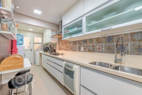 Image 37 - 274057